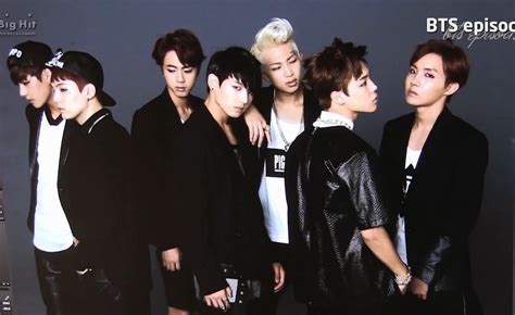防彈少年團 （ 韩语：방탄소년단／防彈少年團 Bangtan Sonyeon Dan ；日语： 防弾少年団／ぼうだんしょうねんだん Bōdan Shōnen-Dan ），常被稱為 BTS ，是一支成立於2010年的韓國 男子音樂團體 ，由 Jin 、 SUGA 、 j-hope 、 RM 、 Jimin 、 V 、 Jung Kook 共7名成員組成。. 防彈 ... 